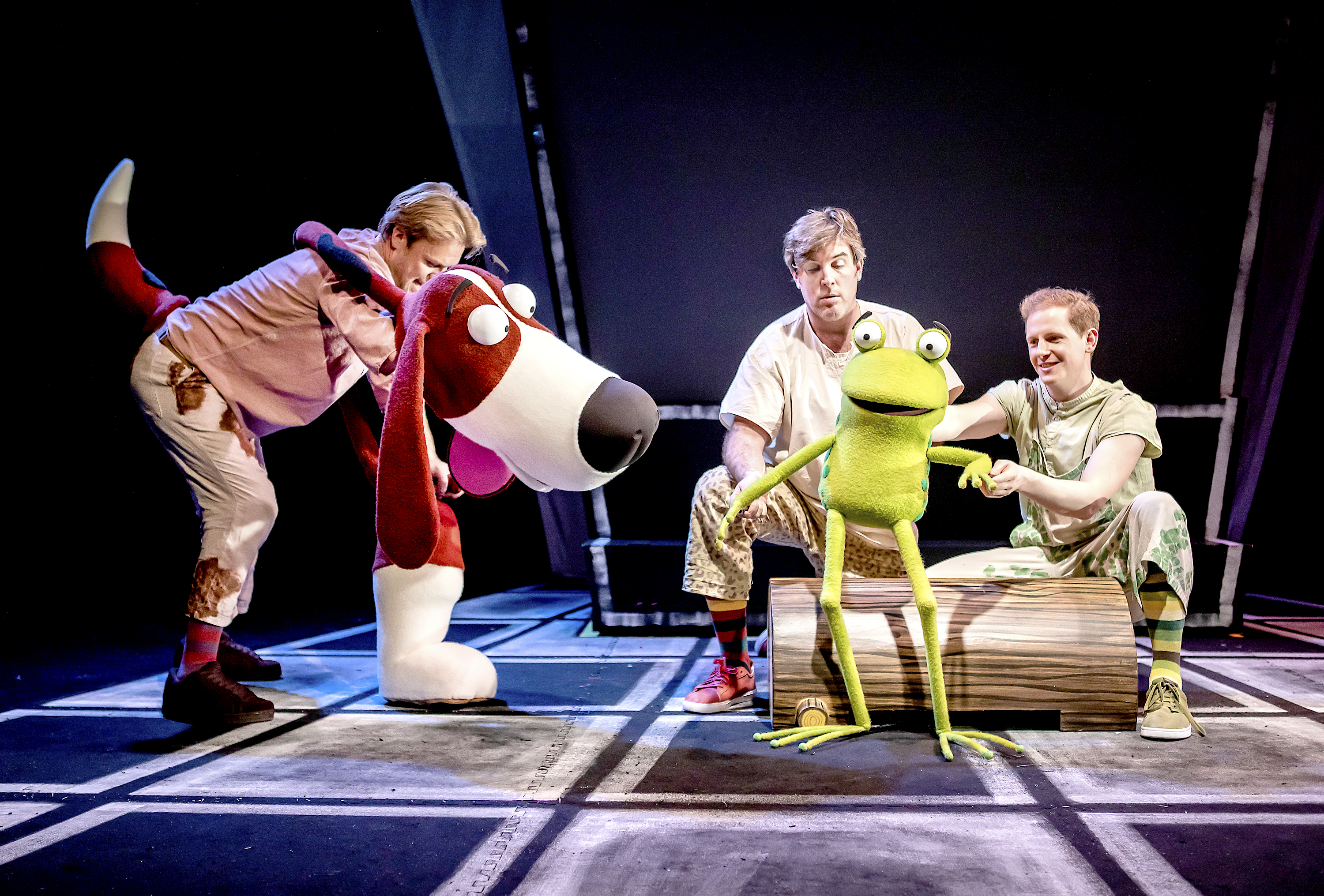 (L-R) Darren Seed as Dog, Simon Yadoo, John Winchester as Frog in Oi Frog & Friends! (Pamela Raith Photography)